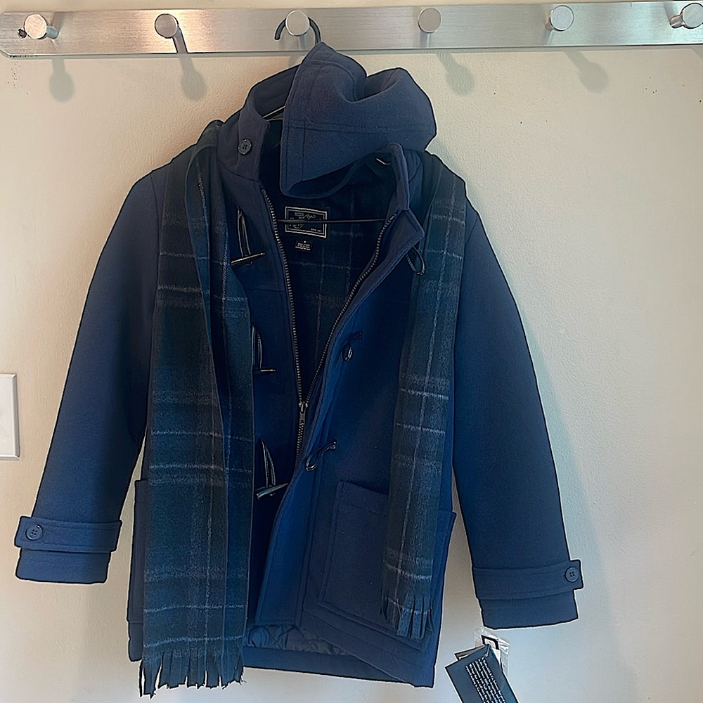 Beautiful boys size M “Tailored by Rothschild” Toggle Dress Coat w/scarf